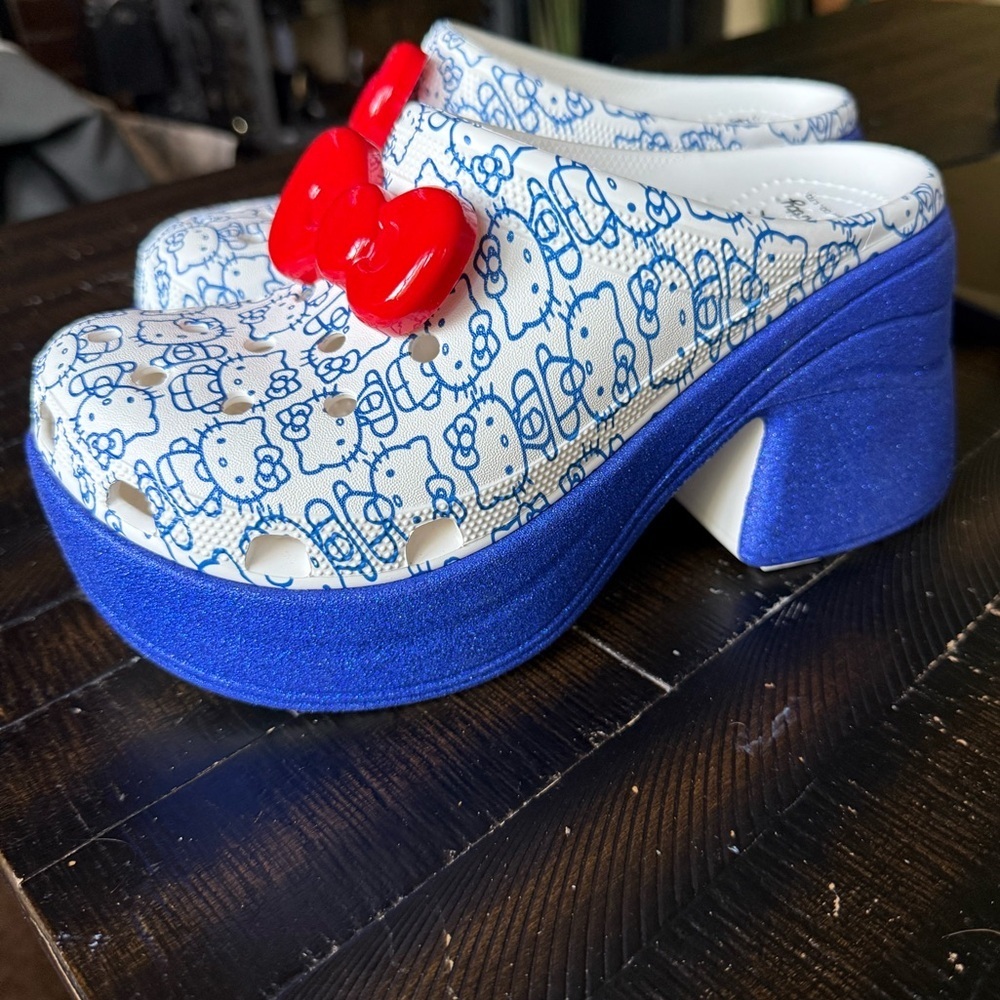 Nwot Crocs Hello Kitty Siren Clogs Blue Size 9 Hello Kitty's 50th Anniversary - Picture 3 of 16